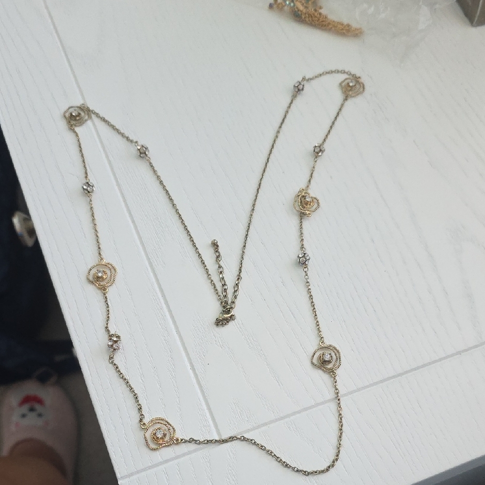 Elegant Gold Necklace with Rose Accents
